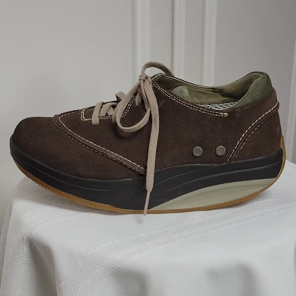 MBT "BARBARA" BROWN SUEDE LEATHER WALKING SHOES, SZ 7.5 - Picture 2 of 9